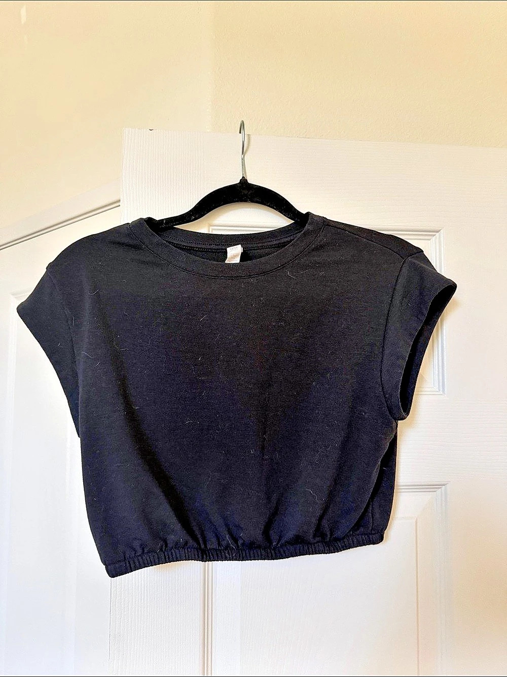 Alo Cropped Short Sleeve Top in Black Size Small